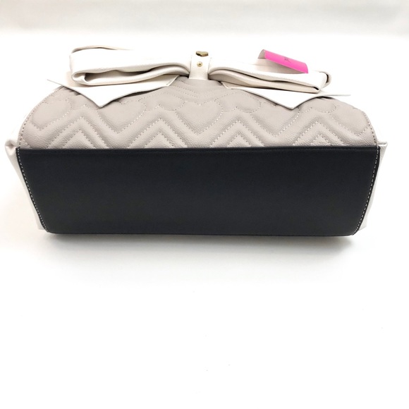 (Price Firm) 🎀 Betsey Johnson Big Bow Satchel - Picture 3 of 6